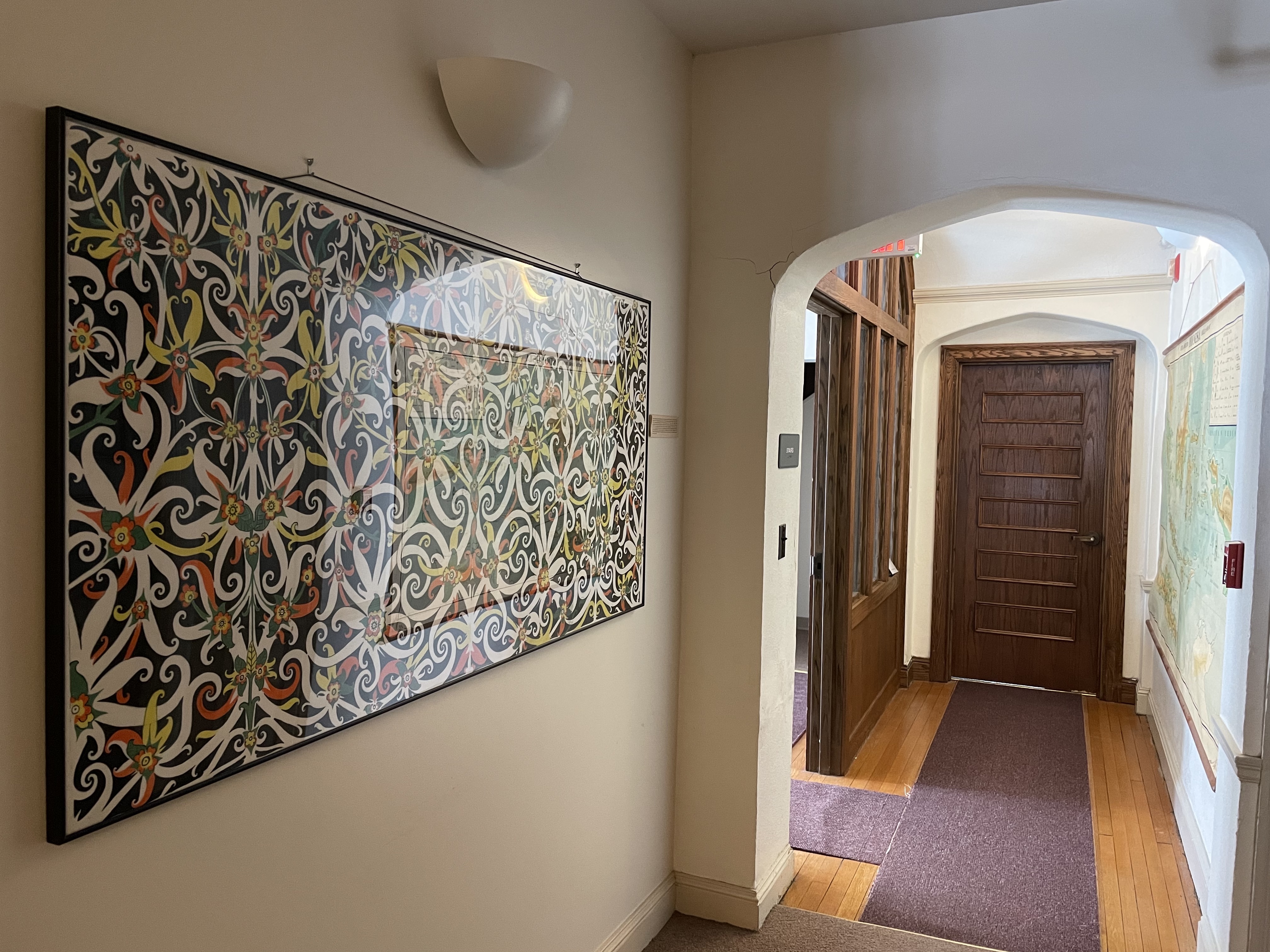 Kahin art hallway