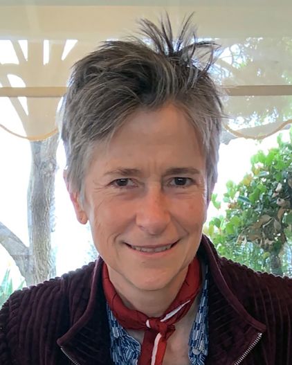 Jennifer Robertson headshot