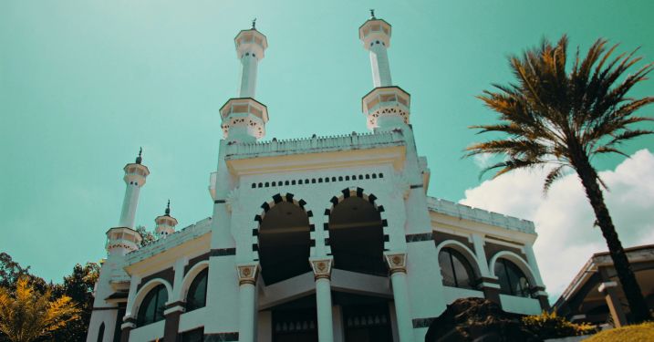A photo of a mosque. Lubuk Minturun, Padang City, West Sumatra, Indonesia.