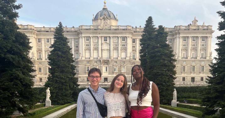 Students in Pamplona Park