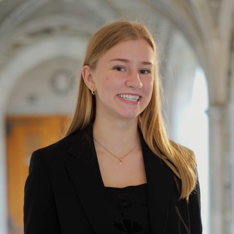 headshot of ana loter